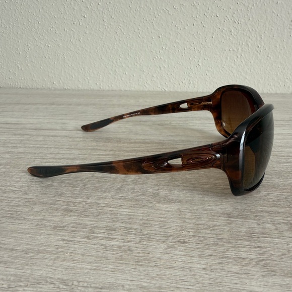 Oakley Urgency OO9158-14 Tortoise/Brown Frame Polarized W/ Case Women Sunglasses - Picture 6 of 16